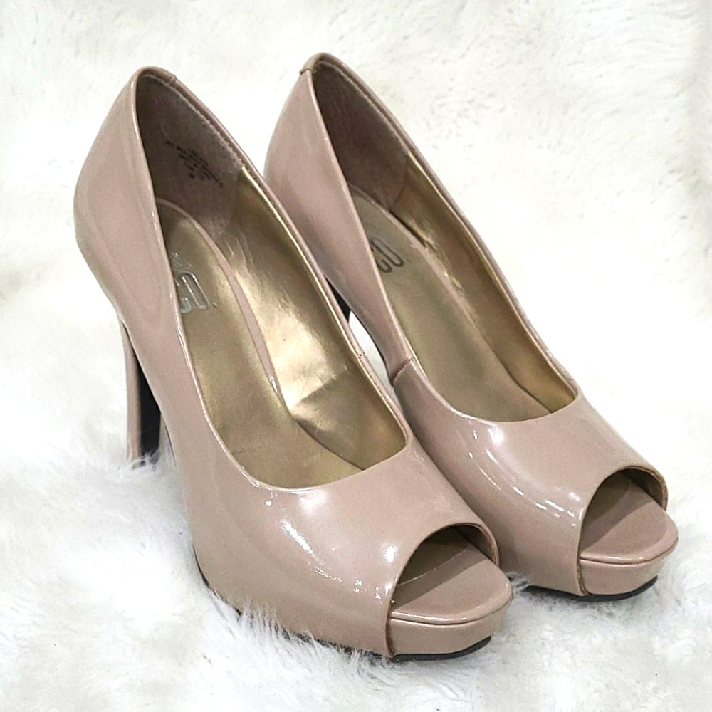 9 & Co. Nude Peep Toe Pumps